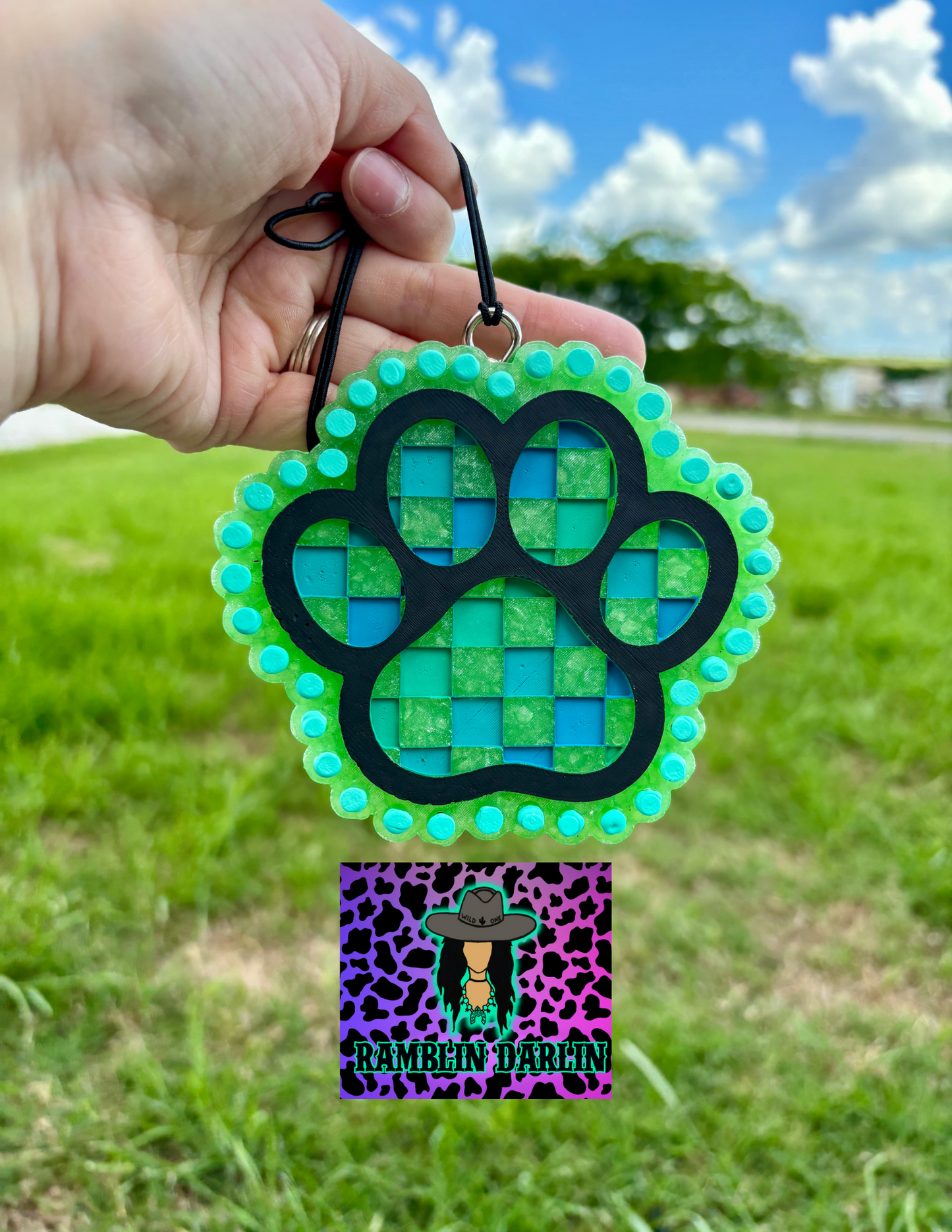 Checkered Paw Print Jewelry Mold ©️