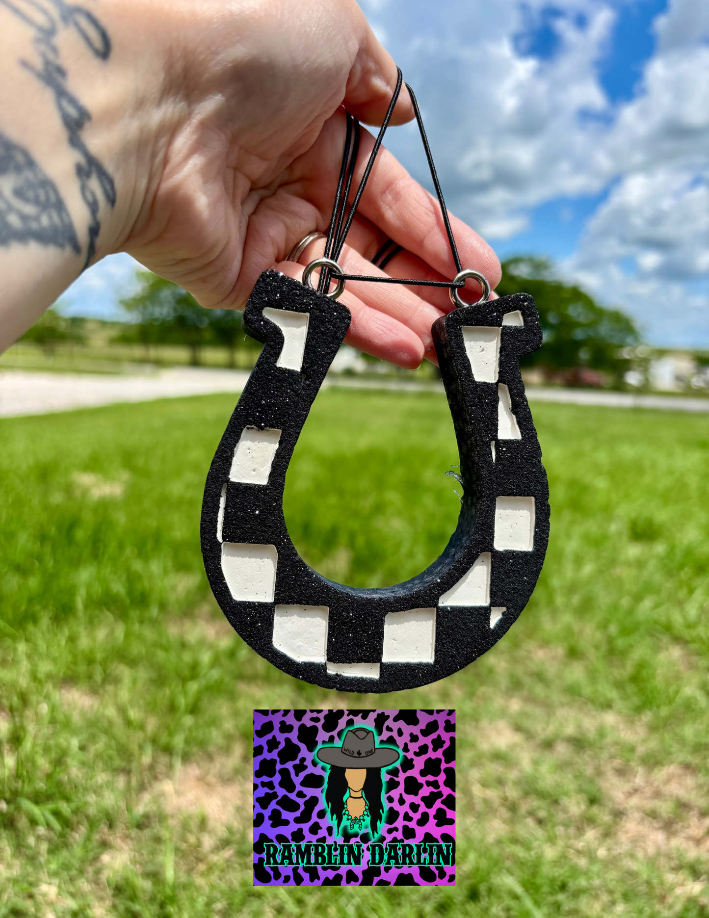 Checkered Horseshoe Mold